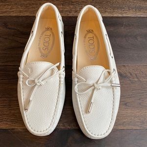 tod’s pebbled leather gommino loafers